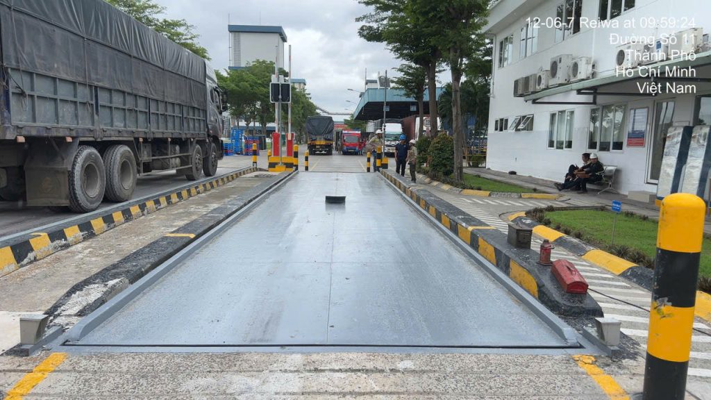 2.Ảnh chup mat trong ban can