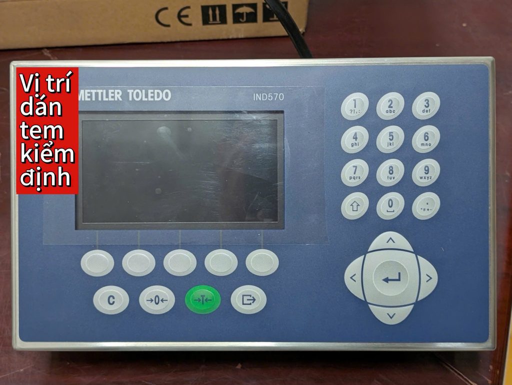 21. Ảnh chụp vị trí dán tem niêm phong trên chỉ thị IND